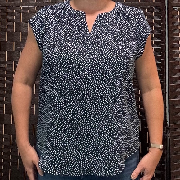 Green and White Blouse - Picture 4 of 4